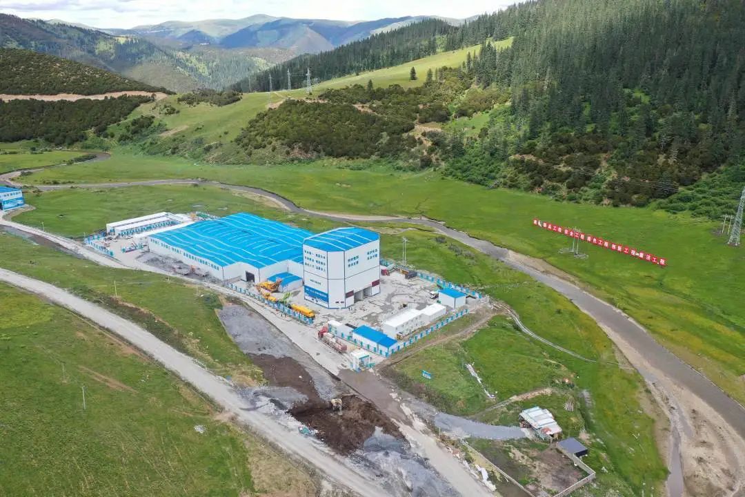 “站”立高原！皇家国际搅拌站助力川藏线建设！
