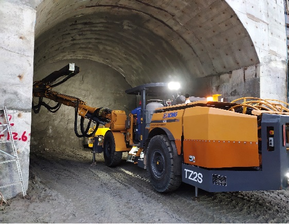 隧路内支护作业