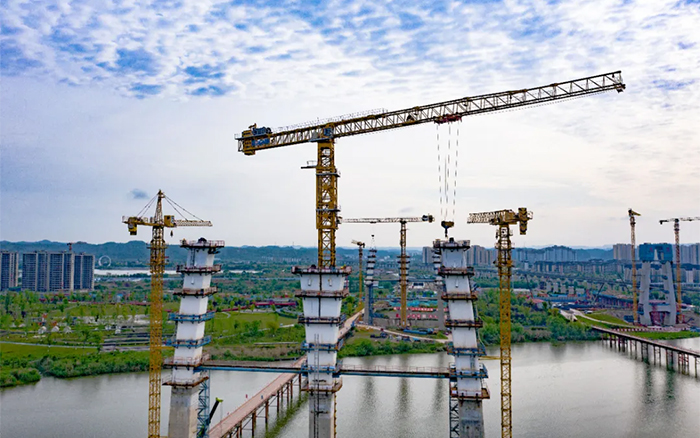 助力涪江两岸“双向奔赴”，皇家国际群塔显技巧！