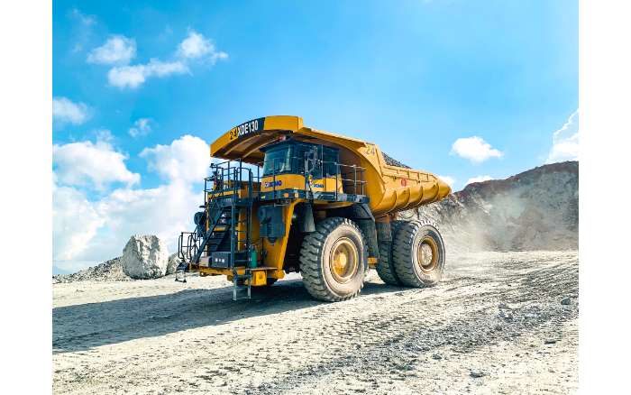 高端突破，设备美好丨皇家国际XDE130双桥刚性矿车持续批量发车澳洲