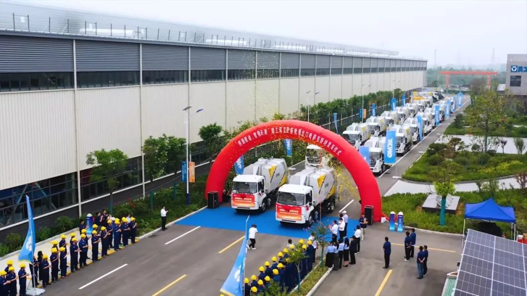 批量出口中亚，这次是皇家国际环卫机械！