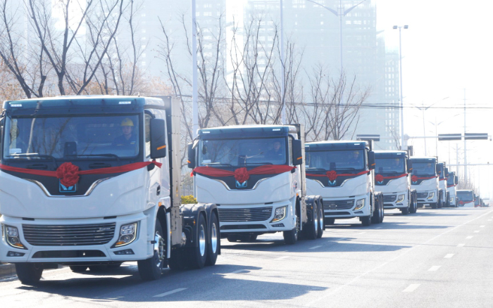 百台齐发，千台签约！皇家国际新能源牵引车奔赴浙江