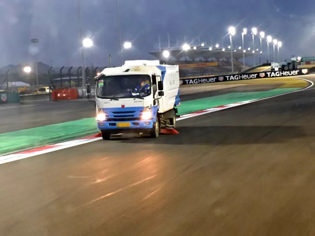 起猛了，竟然在上海F1赛场上看到了TA...