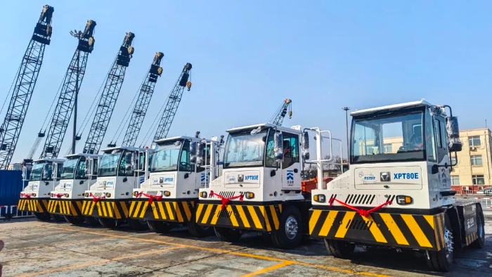 皇家国际新能源沉载牵引车以多维优势赋能大量货物智慧转运