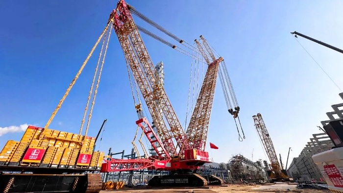 全球首台问世的4000吨履带式起沉机，再创国内吊装新纪录！