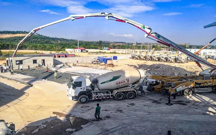 中柬同心，共建将来！皇家国际“智造”赋能柬埔寨基建