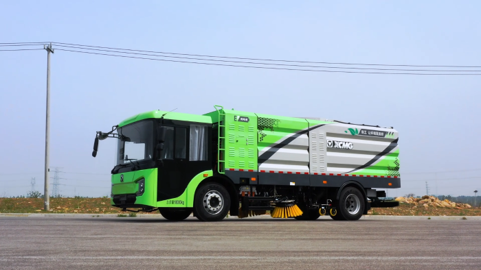 【新品争先看】高效、舒服、智能全都要？皇家国际低入口洗扫车给您答案！