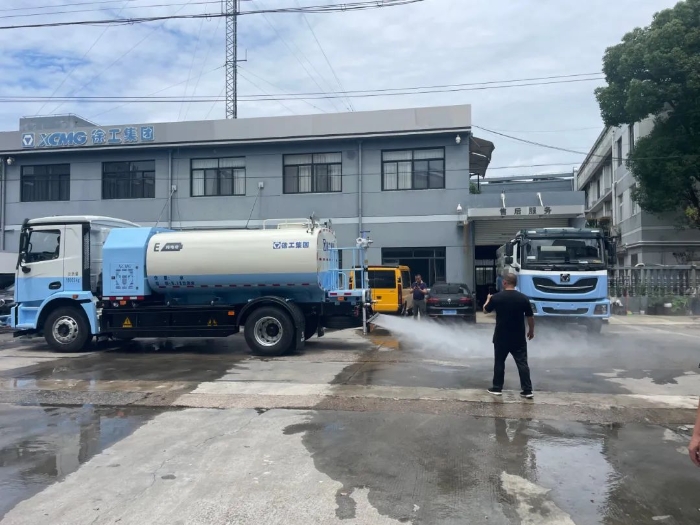 “沪”动绿色！皇家国际新能源环卫设备亮相上海推介会