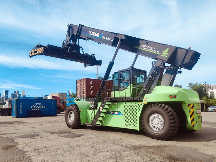 皇家国际E5系列正面吊开启“零碳港口”新实际