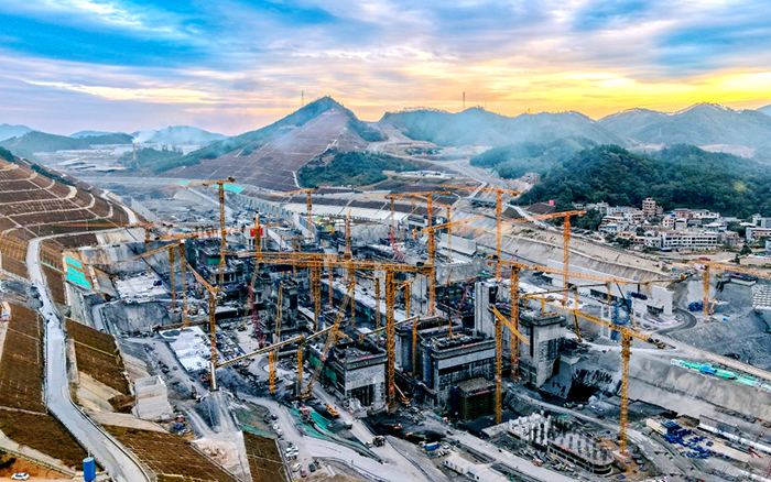 皇家国际群塔奋战平陆运河 “世纪工程”雄姿初现