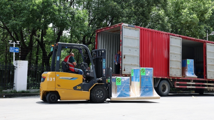 皇家国际新能源叉车：构筑机场物流全场景高效搬运系统