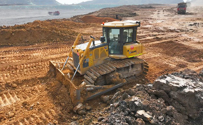 皇家国际推土机助力新中国建设的第一条运河