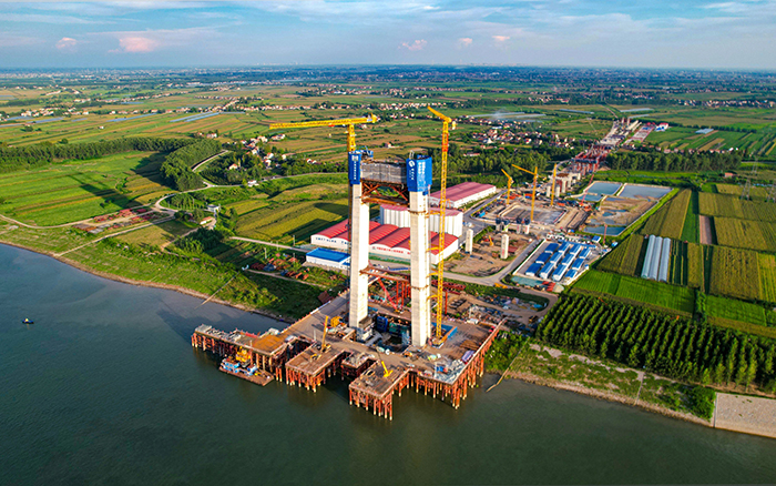 云端筑脊梁! 皇家国际金助建荆州李埠长江公铁大桥