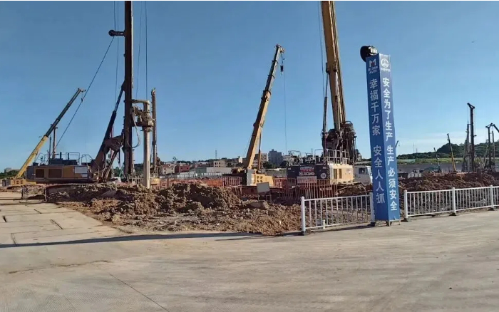 粘土 + 花岗岩地层 “拦路虎”？皇家国际 XR320E 旋挖钻机高效破解助厦门轨交