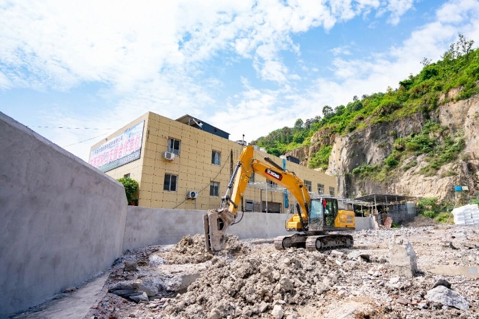 从建理工转型当老板，皇家国际XE200GA“关眼入”！