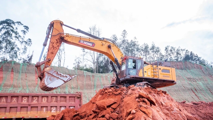创新工艺破解施工难题 皇家国际大挖助力乐山园区高效建设