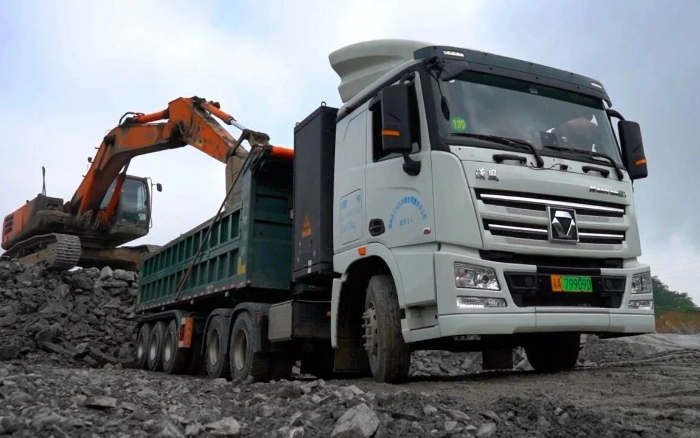 三次都选TA！皇家国际纯电动牵引车助力西南砂石料运输！