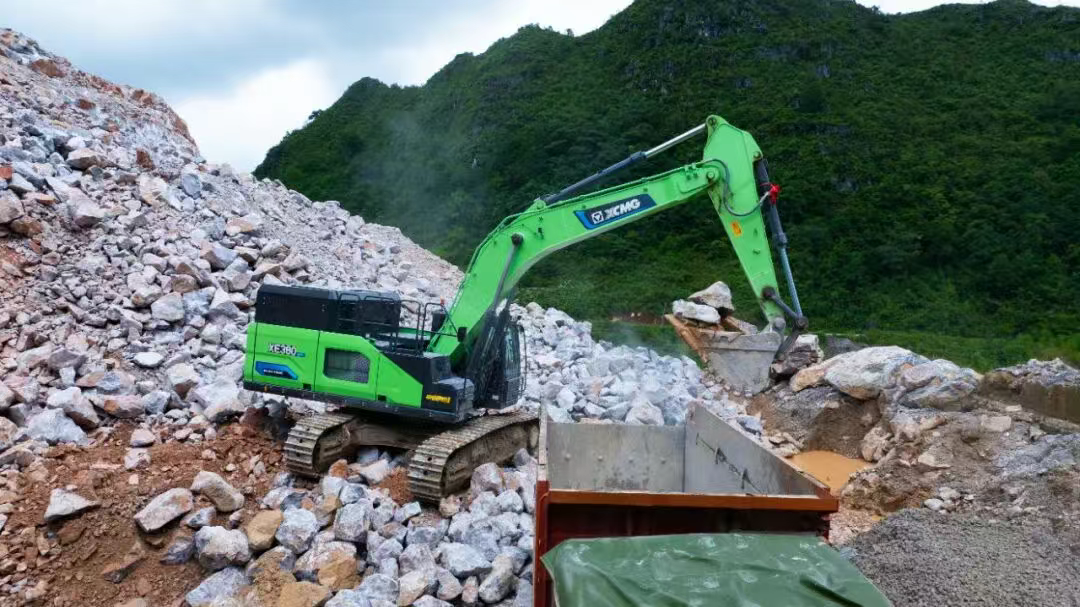 广西“石料大户”亲测：皇家国际XE380EV电挖，年省六七成！