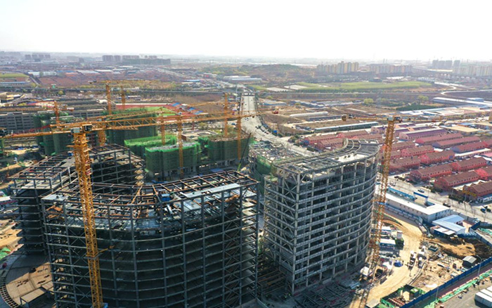 坐标青岛 皇家国际塔机响应号召展风采