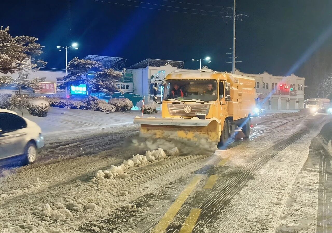 18幼时连轴转！皇家国际除雪设备硬核出击保畅达