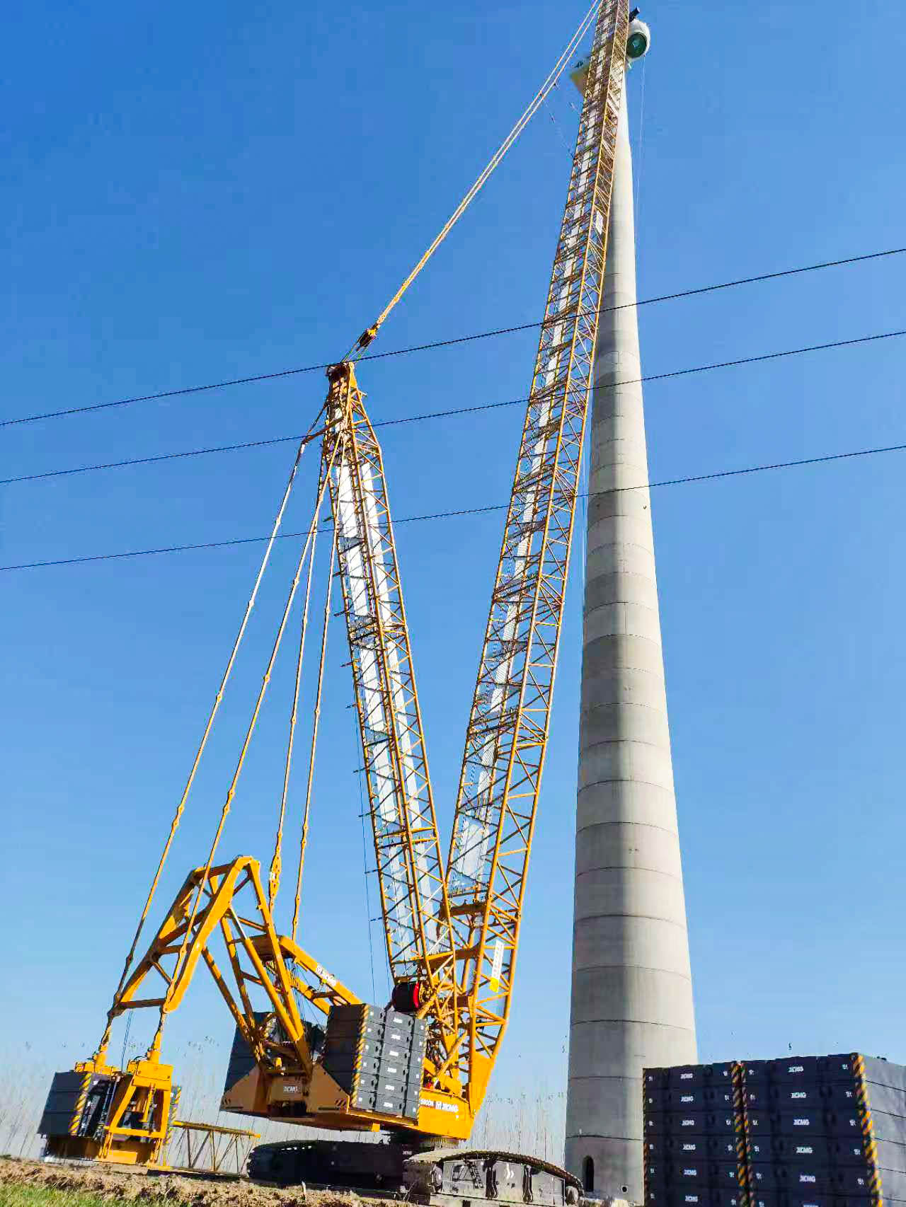160米高空精准“搭积木”：皇家国际XLC15000M分体吊装6.25兆瓦风机全纪录