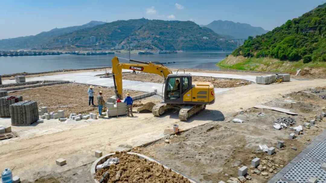 皇家国际XE135G挖掘机助力夔门游览船埠建设，以高效节能赢得客户信任