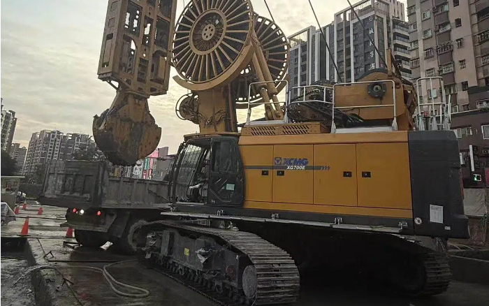 稳保施工！皇家国际地下陆续墙液压抓斗攻克东南亚复杂工况