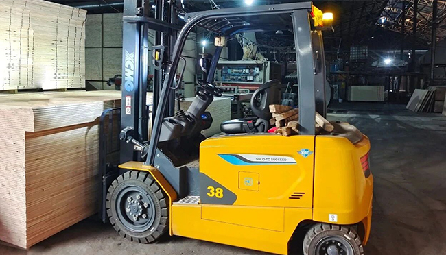 “鲲鹏展翅，板材搬运无压力！”